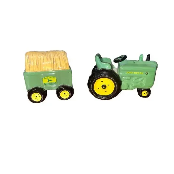 John Deere Tractor Hay Salt And Pepper Shakers - Picture 1 of 4